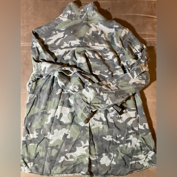 Camo Button Down Shirt (L) - Picture 5 of 5